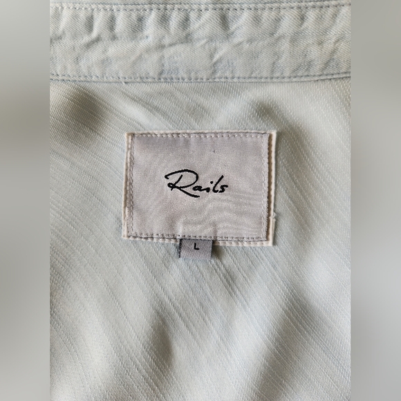 EUC Rails button up with raw edges, luxurious lyocell material - Picture 3 of 4